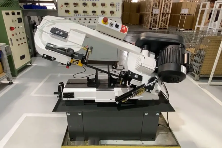 A-Better-OEM-Metal-Cutting-Bandsaw-The-Rong-Fu-RF-712N-Story-01-min